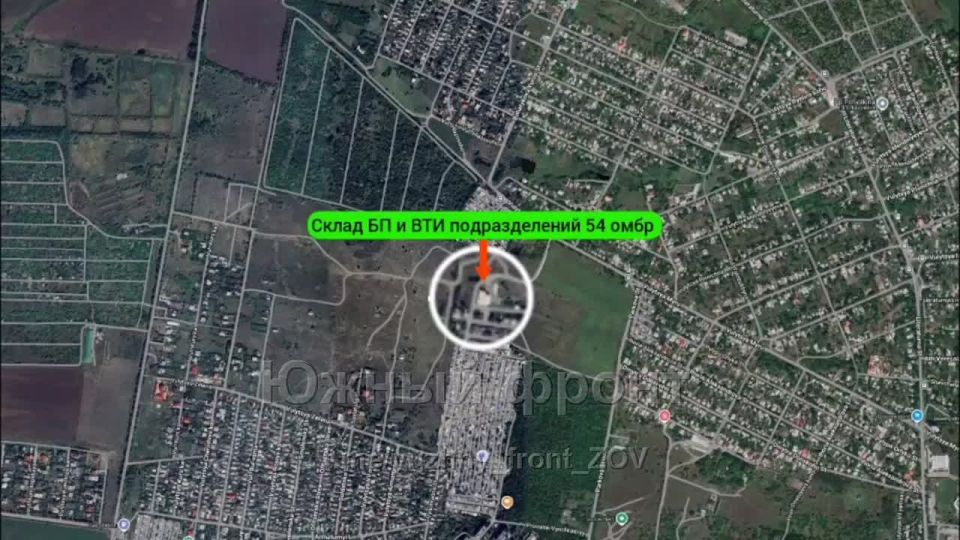 Реактивная артиллерия группировки войск "Юг" нанесла ракетный удар по складу БП и ВТИ 54 омбр ВСУ в районе г. Славянск
