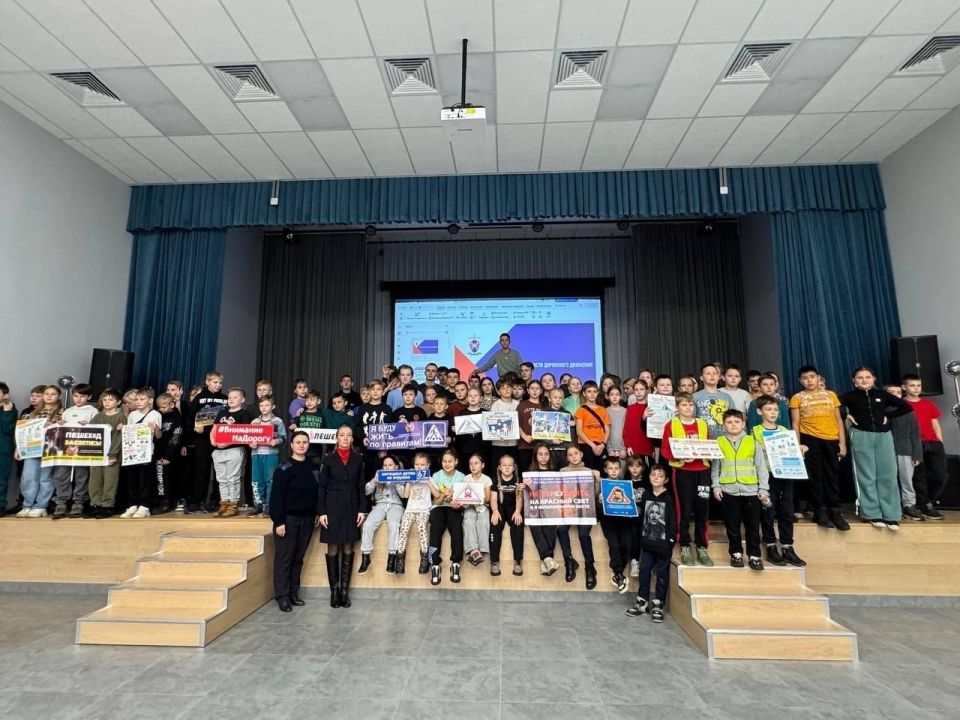 Сотрудники Госавтоинспекции Смоленской области встретились с ребятами из Мангуша