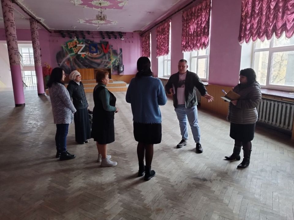 Начальник Новосветского территориального отдела Дмитрий Пасько провел встречу с трудовым коллективом Новосветского ДК. Работники учреждения подняли несколько актуальных вопросов, которые касаются дальнейшего развития и...