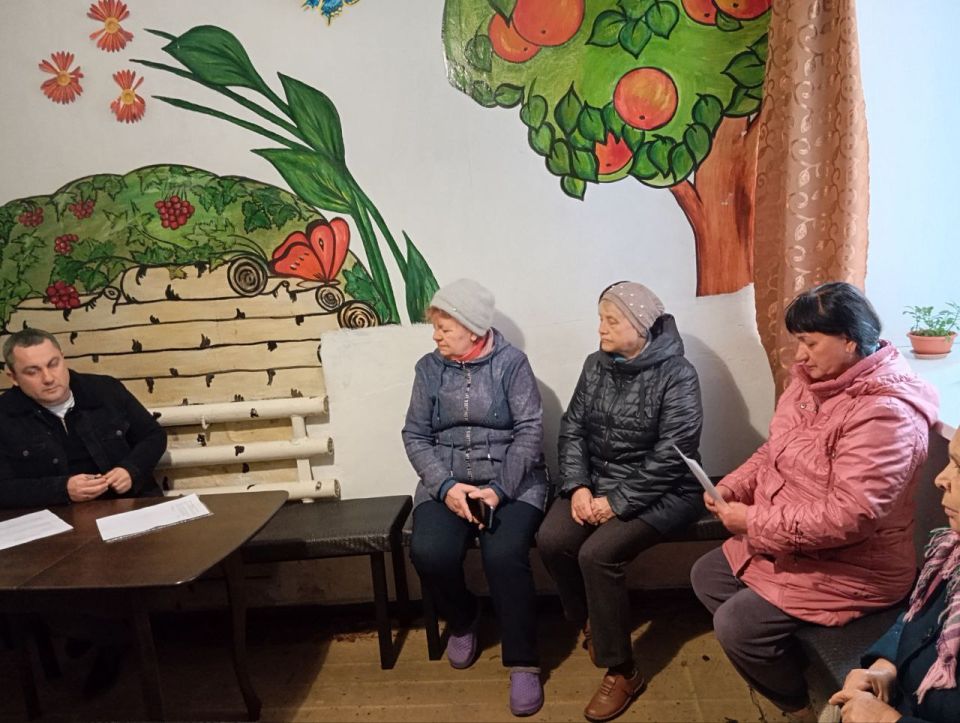 Встреча с населением. Сегодня, 5 ноября, депутат Торезского городского совета Донецкой Народной Республики Игорь Шинкарев провел встречу с населением по ул. Пятницкого