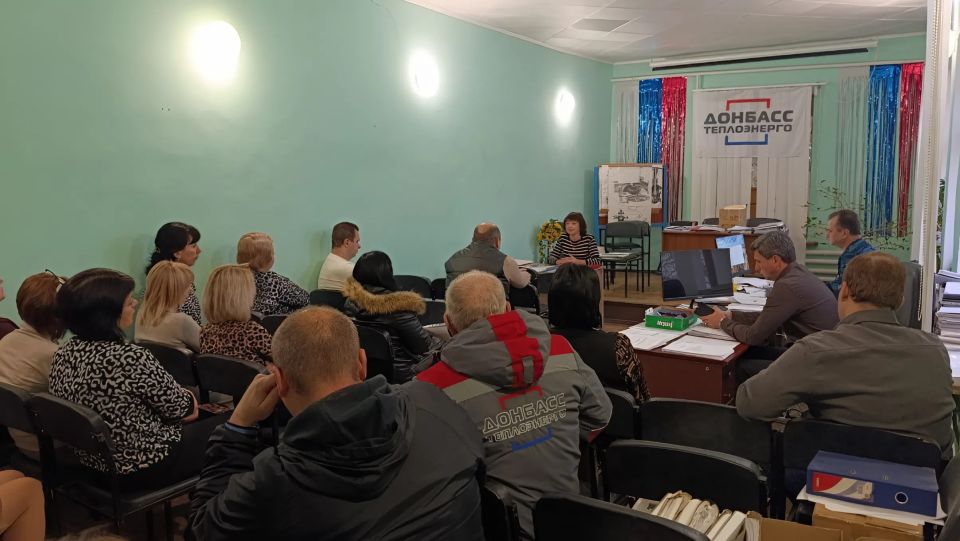 Заместитель главы администрации Амвросиевского муниципального округа Елена Крюкова встретилась с трудовым коллективом филиала «Амвросиевкатеплосеть»