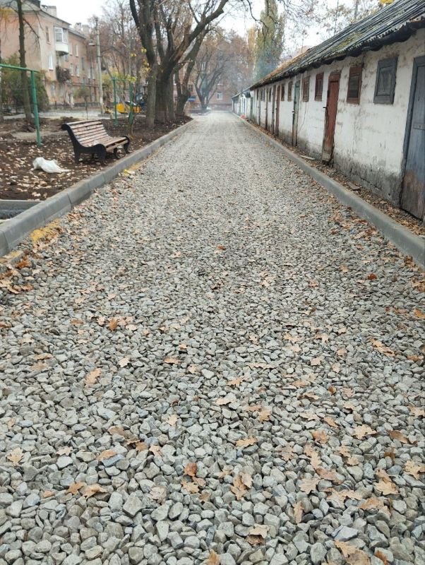 В Харцызске обновляют дворы при поддержке Нижегородской области