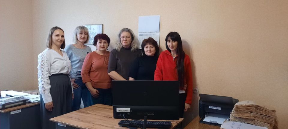 06 ноября заместитель председателя Общественного совета Ирина Северина провела встречу с трудовым коллективом Расчетного отдела централизованной бухгалтерии отдела образования администрации городского округа Торез