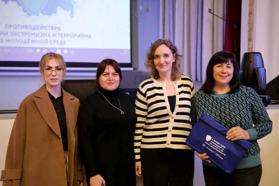 Эксперты из Ленобласти провели образовательный курс для педагогов из ДНР