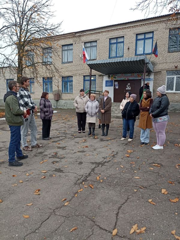 Заведующий Осыковским территориальным сектором Администрации Старобешевского муниципального округа Дмитренко Евгений Александрович провёл встречу с населением села Осыково