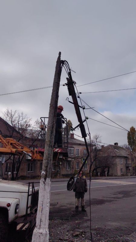 Александр Шатов: Сахалинские электрики установили новые опоры ЛЭП в Давыдовке