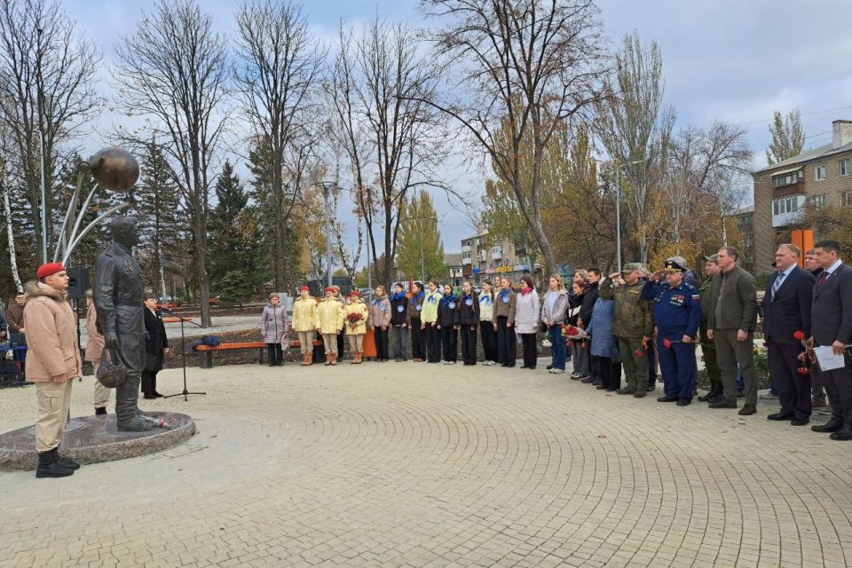 Александр Шатов: В Шахтерске открыли парковую скульптуру Г.Т.Берегового