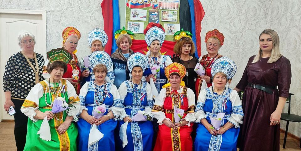 Концертная программа коллектива "Берегиня" в честь Дня народного единства в Торезе