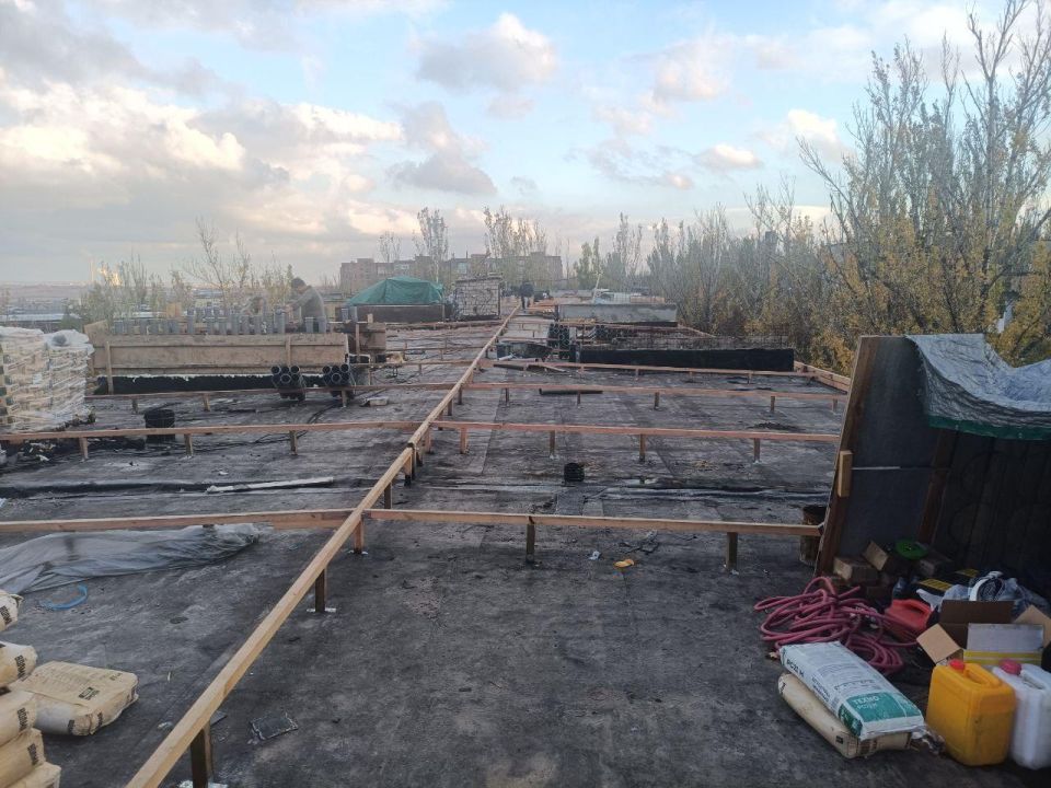 Подрядчики Нижегородской области продолжают обновление кровли жилых домов в мкр