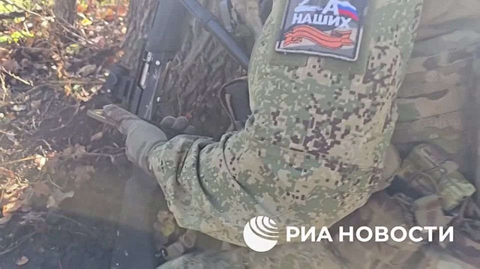 Разведчики "Южной" группировки войск ликвидировали под Северском группу диверсантов ВСУ из 4 человек, сообщил РИА Новости командир группы с позывным "Легион"