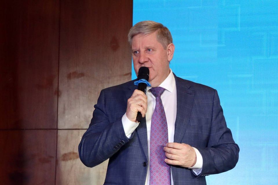 Депутат #Комитет_по_здравоохранению_охране_материнства_и_детства Андрей Боряк принял участие в конференции «Актуальные вопросы травматологии и ортопедии мирного и военного времени»