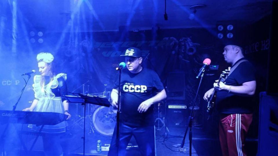 8 ноября в рамках акции «Камбэк» в Харцызском городском Дворце культуры состоялся рок-концерт с участием рок-шоу группы «Хата SKраю» и рок-группы агрессивных романсов «TAU-KITA»