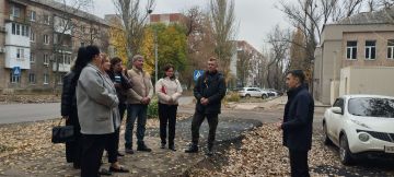 10 ноября, депутат Макеевского городского совета Сергей Зуев провел встречу с населением по адресу: г.о. Макеевка, г. Макеевка, ул. Панченко, д.48
