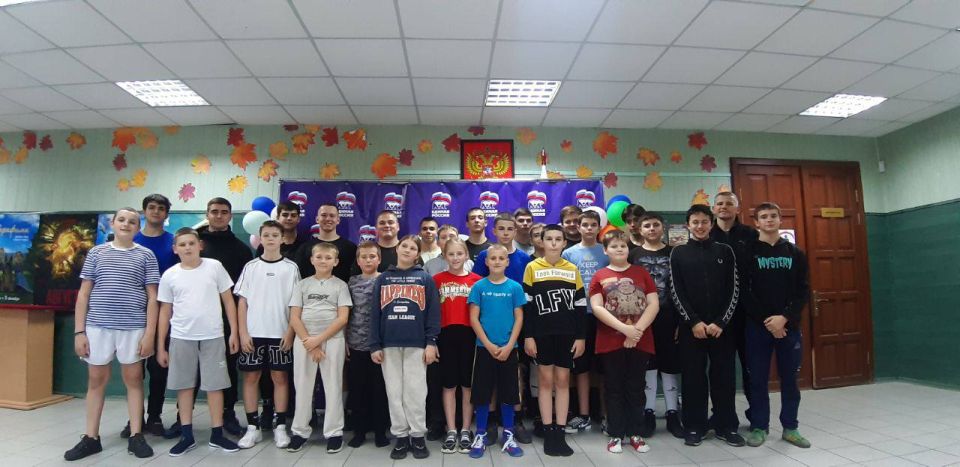 Сила и характер: в Мангуше прошла открытая тренировка по пауэрлифтингу для юных спортсменов