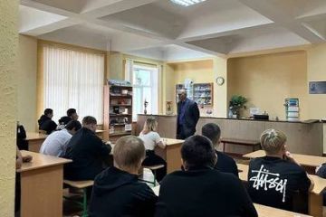 В Макеевском колледже прошел «Урок мужества» с ветераном боевых действий