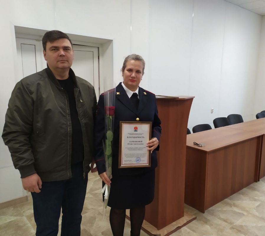 Сегодня, 10 ноября, Артем Чесноков, Глава муниципального образования городского округа Торез в День сотрудника органов внутренних дел поздравил работников данной сферы