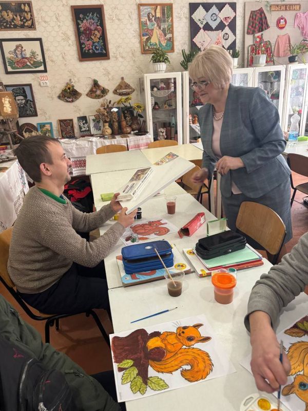 Сегодня Председатель Шахтерского муниципального совета Ольга Катанцева и заместитель Председателя Сергей Литвинов в рамках месячника волонтерства, объявленного Главой Донецкой Народной Республики Денисом Пушилиным, побывали...