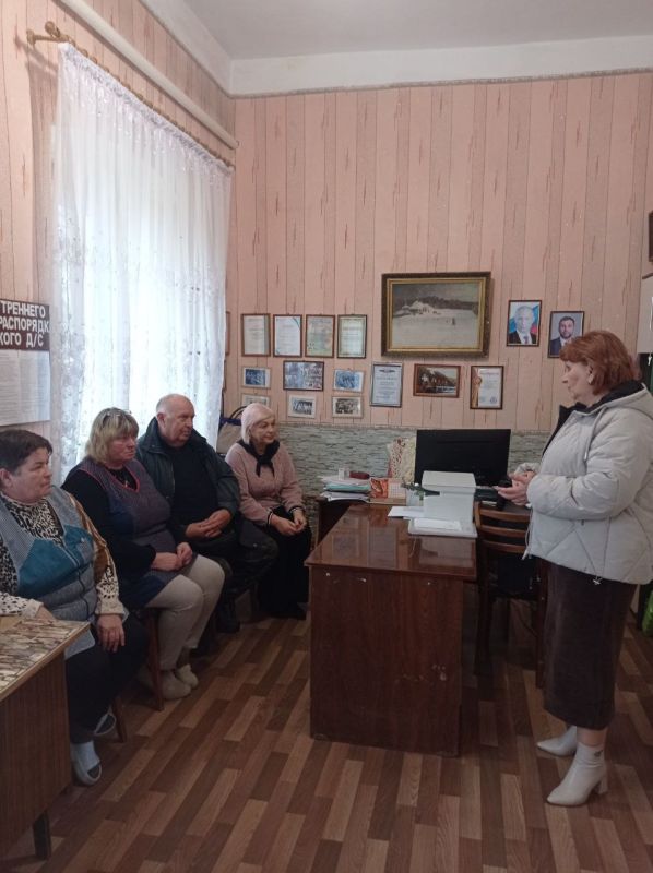 Начальник Благодатновского территориального отдела Инна Науменко провела встречу с коллективом Родниковского детского сада