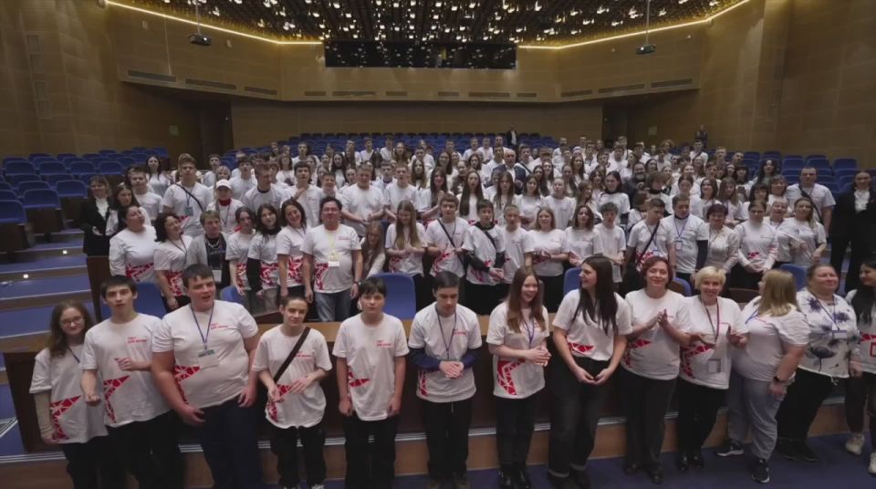 Иван Приходько: По приглашению Министра энергетики Российской Федерации Сергея Евгеньевича Цивилева и при поддержке Музея Победы 150 юных горловчан в возрасте от 13 до 17 лет побывали в Москве в рамках проекта «Дважды...