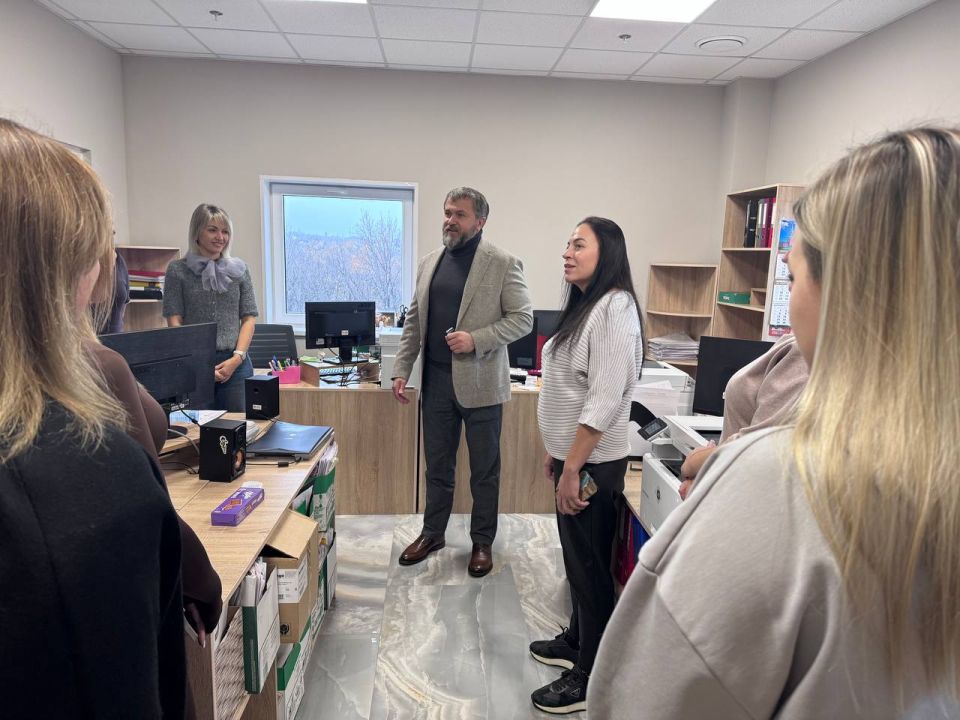 Сегодня, 11 ноября, депутат Макеевскогогородского совета Геннадий Гальчук провел встречу по адресу: г. Макеевка, ул.250-летия Донбасса, 74