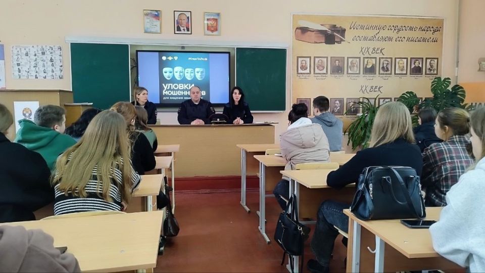 Полицейские провели урок правовых дисциплин со студентами