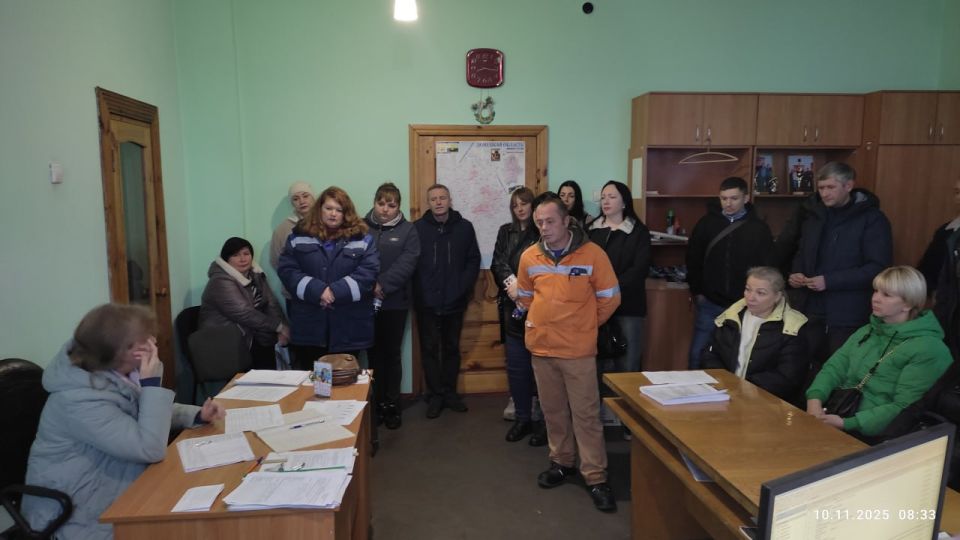 Руководство вагонного депо Дебальцево-Сортировочное Донецкого филиала ФГУП «ЖДН» 10 и 11 ноября 2025 года провело встречи с трудовым коллективом пункта технического обслуживания вагонов станции Дебальцево-Сортировочная
