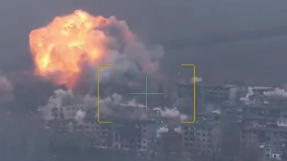 Два майора: Пишут, что это ФАБ-1500 по Мирнограду (Димитрову), где засели остатки гарнизона ВСУ на Покровском (Красноармейском) направлении