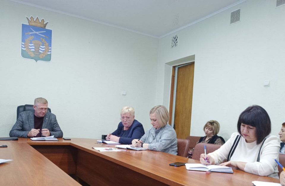 Сергей Юзвинкевич: Сегодня провёл расширенное аппаратное совещание с начальниками отделов и структурных подразделений Администрации Володарского МО, руководителями предприятий, территориальных подразделений министерств и...