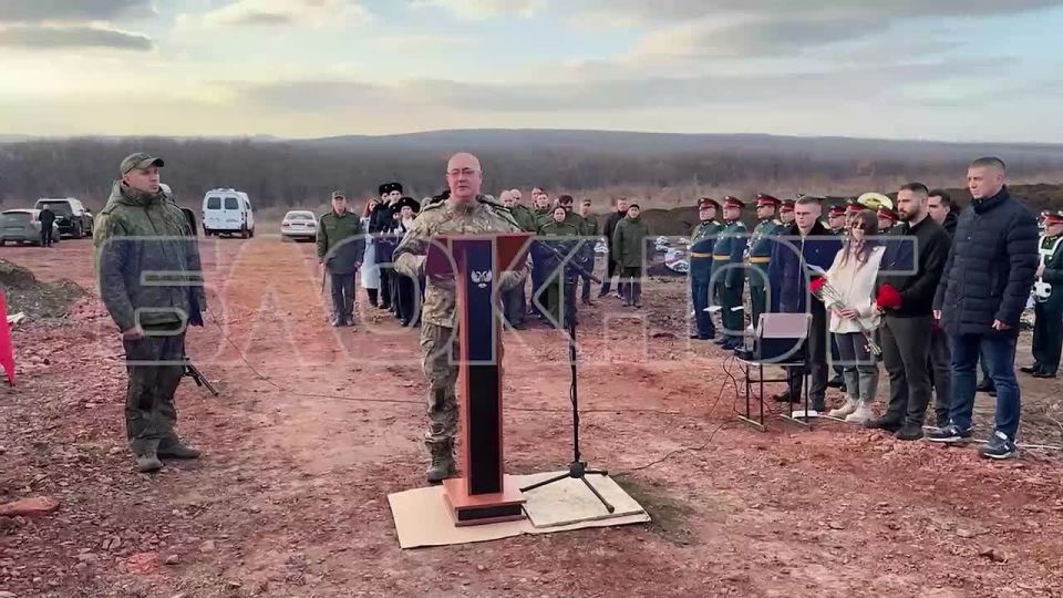В Шахтерском округе перезахоронили останки красноармейцев, найденных под обстрелами