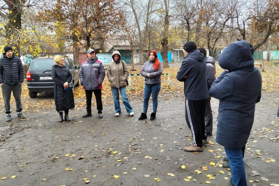 Замглавы администрации Шахтерского округа провела встречу с населением