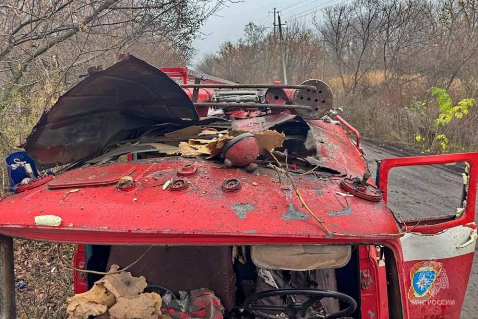 В ДНР украинский дрон вновь атаковал автомобиль МЧС РФ – пострадало четверо спасателей