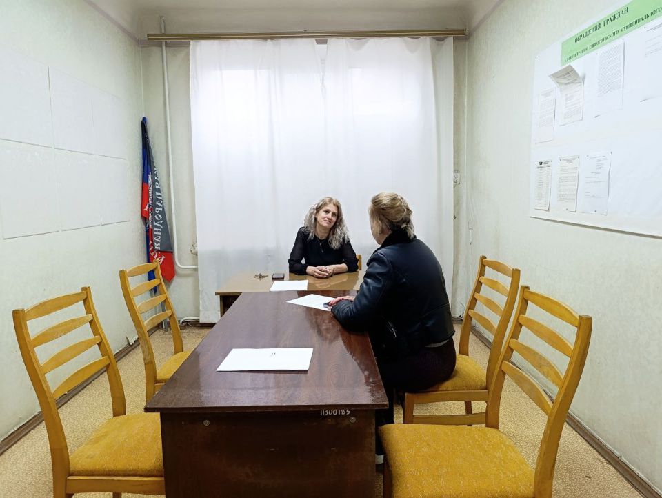 На приём к заместителю главы администрации Амвросиевского муниципального округа Татьяне Разводовой поступило обращение жительницы города о приобретении недвижимости с использованием сертификата на материнский капитал