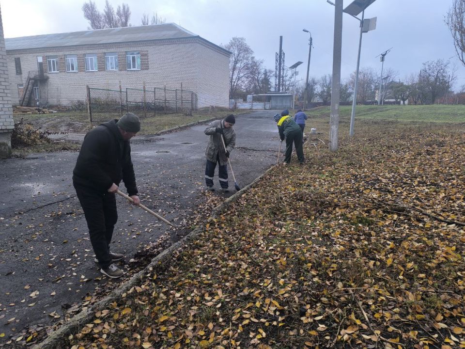 Экологический субботник в посёлке Новолуганское
