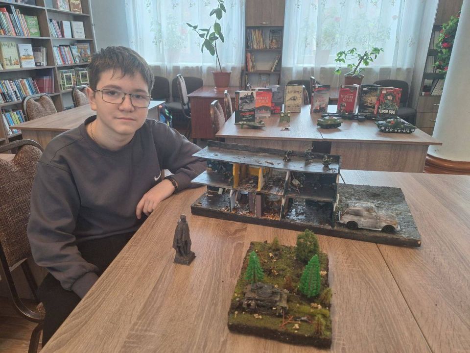 Зугрэсская библиотека-филиал №3 приняла участие в Межрегиональном творческом конкурсе патриотической направленности «С чего начинается Родина», посвященного 80-летию Великой Победы