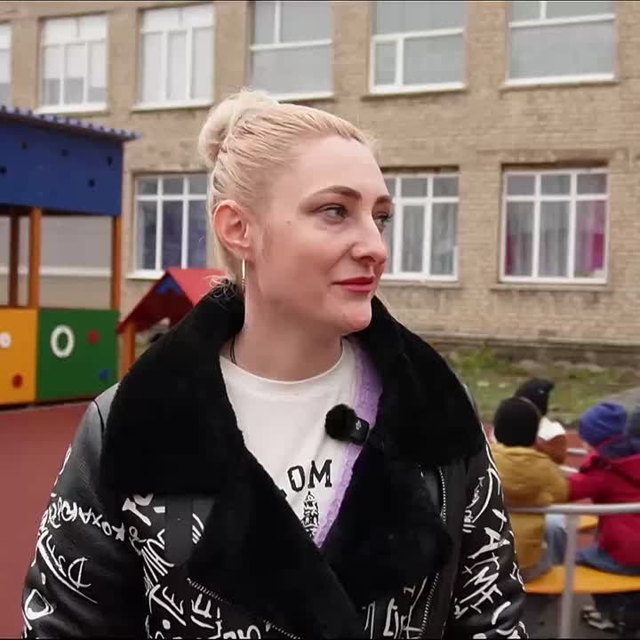 Сотрудница шахтерского УВК № 1 поблагодарила сахалинцев за новую площадку