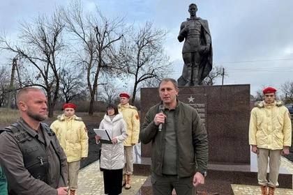 В Шахтерске открыли реконструированную братскую могилу Советских воинов