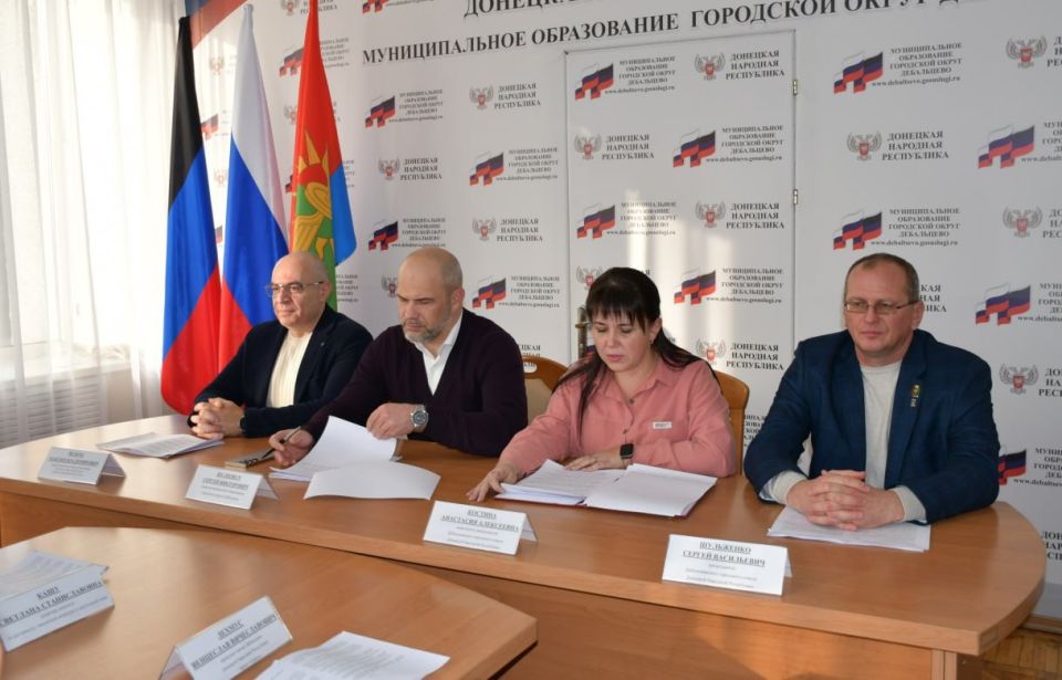 Заседание Дебальцевского городского совета Донецкой Народной Республики первого созыва