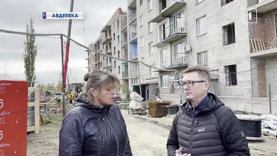 Новая жизнь старых стен: ремонт пятиэтажки в Авдеевке специалистами из Югры