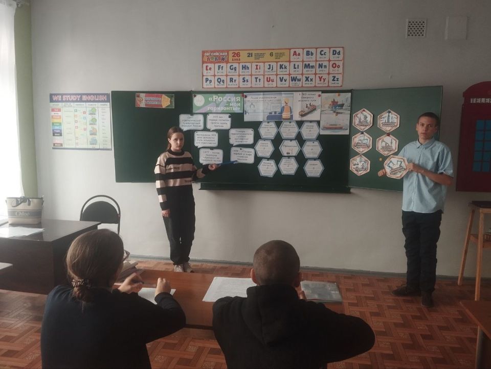 13 ноября школьники 6-9 классов ГБОУ «ШКОЛА №13 Г. О. ТОРЕЗ» в рамках внеурочного курса «Россия-мои горизонты» продолжили путешествие в мир профессии, без которой невозможно строить города, дороги и корабли, невозможно...