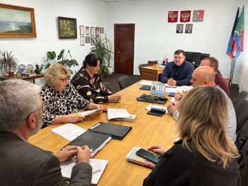 Василий Овчаров: Сегодня, 13 ноября, провел оперативное совещание по рабочим вопросам с участием заместителей Главы и руководителей структурных подразделений Администрации округа