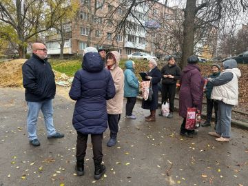 Продолжаются сходы с жителями Ленинского района города Донецка