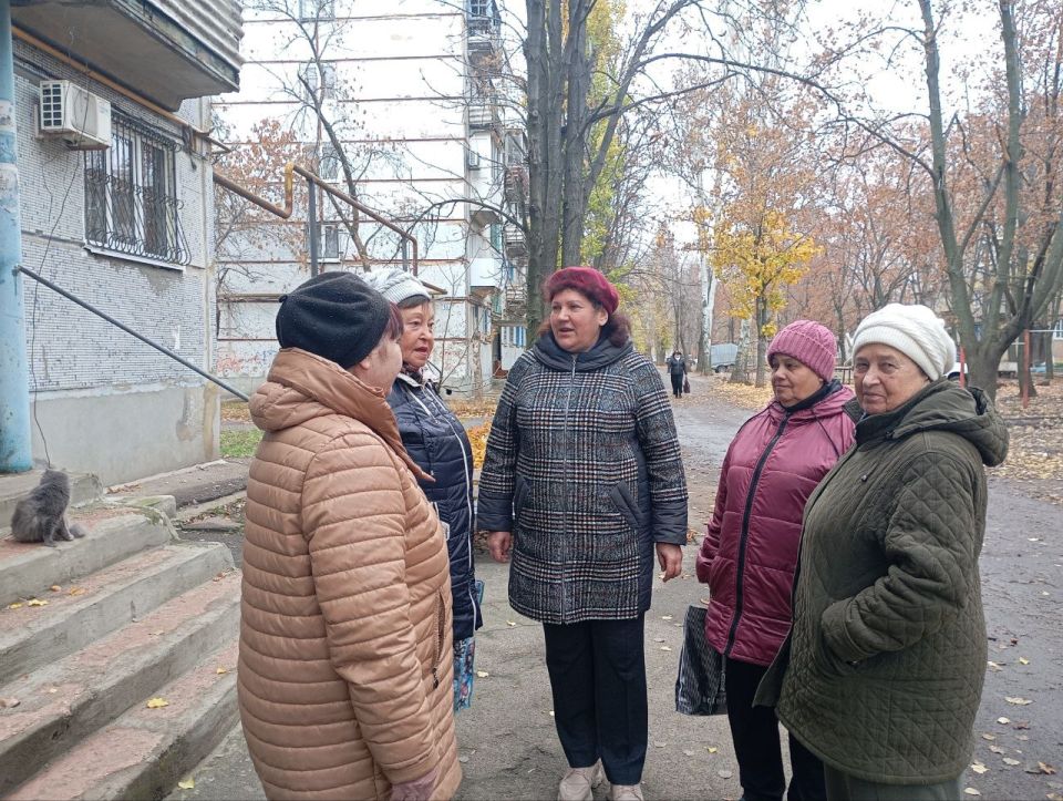 11 ноября 2025 года в городе Светлодарск состоялась встреча руководителя общественной приемной местного отделения Всероссийской политической партии «Единая Россия» Татьяны Давыденко с жителями