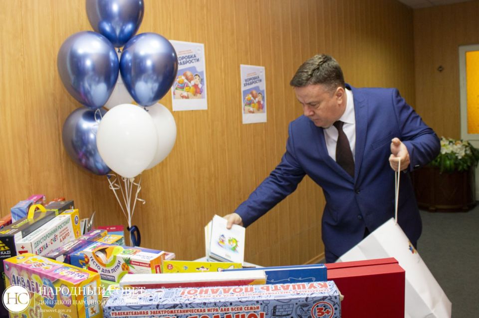 Константин Кузьмин: Вместе с коллегами по депутатскому корпусу принял участие во Всероссийской акции партии «Единая Россия» «Коробка храбрости»