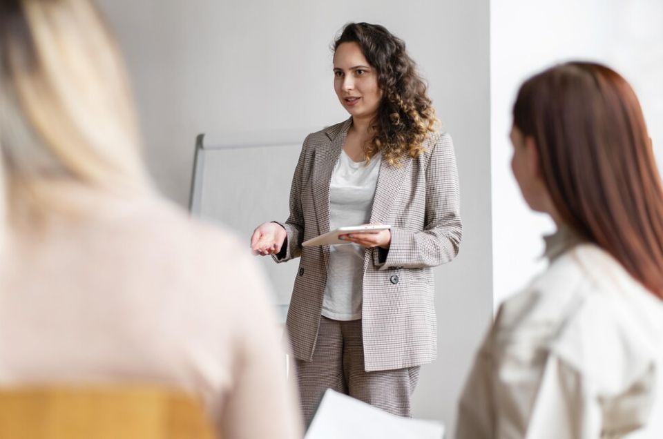 Коуч, спа-менеджер и специалист по ИИ вошли в новый перечень профессий РФ