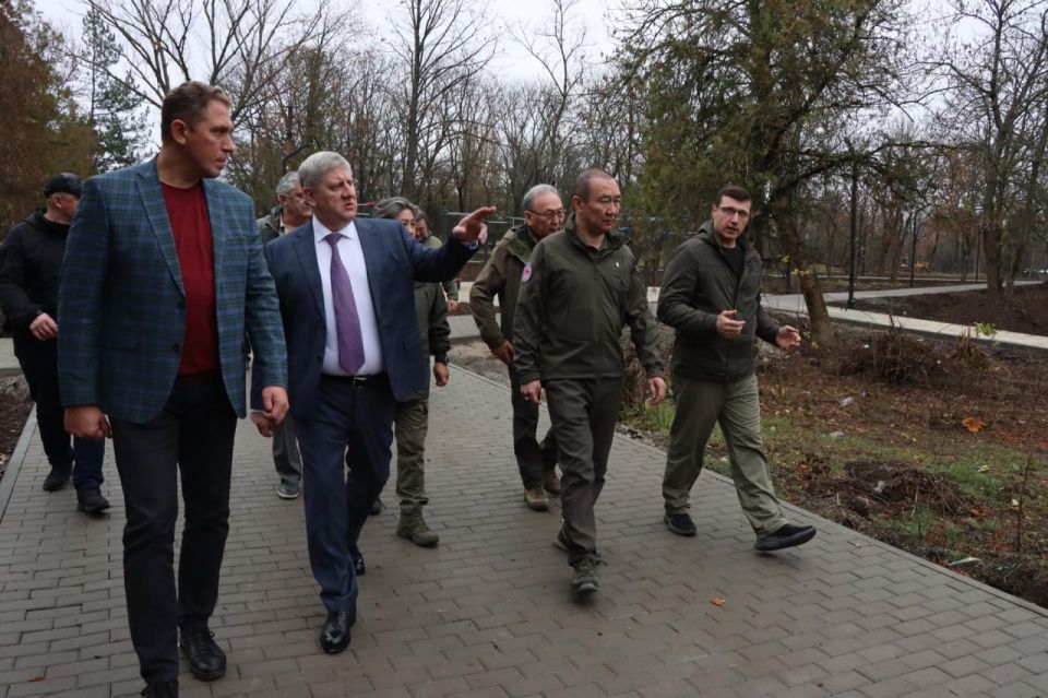 Александр Качанов: Якутия завершила благоустройство парка Докучаевска на 87%