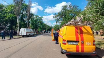 Украинский дрон ударил по лицею-интернату в центре Донецка