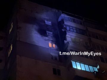 Дрон ВСУ ударил в стену 16-этажного жилого дома в Ленинском районе Донецка