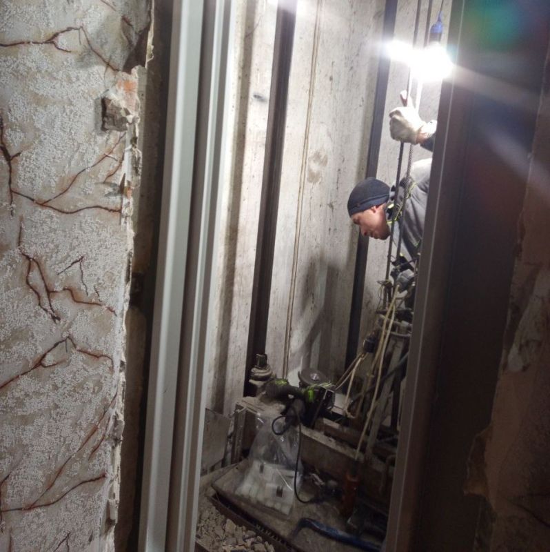 Александр Шатов: В Шахтерском округе проводится замена лифтового оборудования