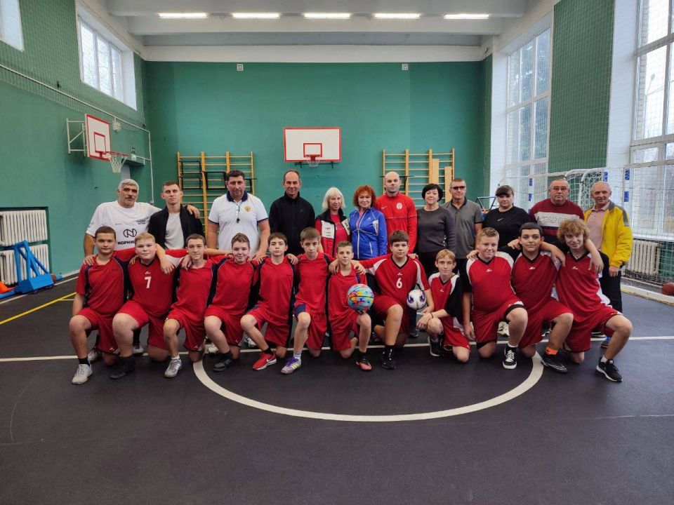 С целью повышения квалификации учителей физической культуры, содействие обмену опытом между ними и тренерами-преподавателями Камчатского края, а также ознакомления с современными методиками тренировочного процесса и...