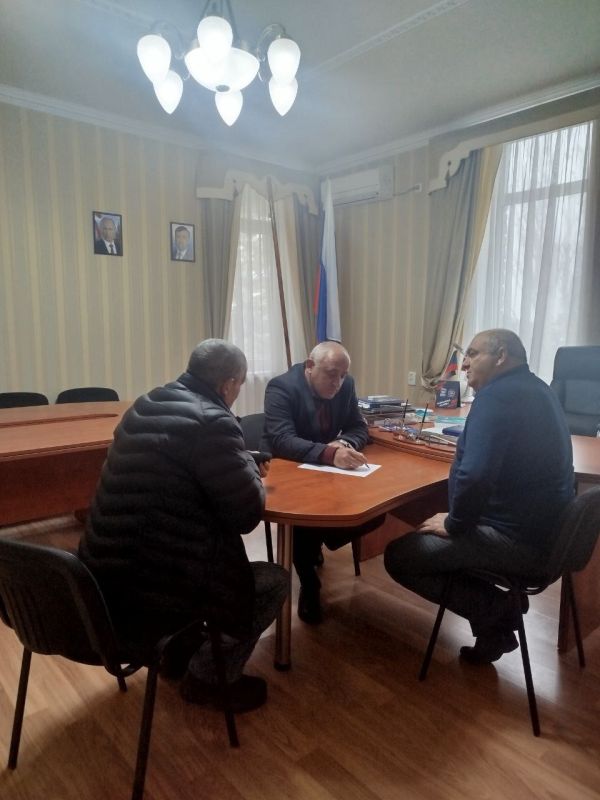 В работе депутата важны многие аспекты, но, пожалуй, самыми важными являются прямой контакт с жителями и работа с обращениями граждан